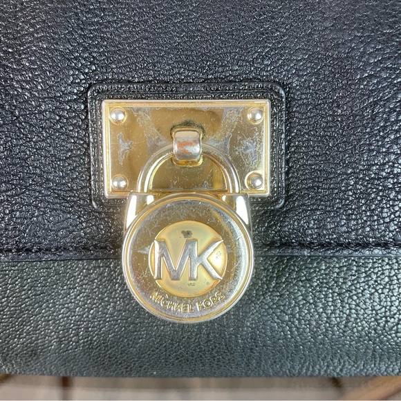 Michael Kors Women’s Black w/ Gold Zip Around Multi Pocket Clutch Wallet - Picture 12 of 12